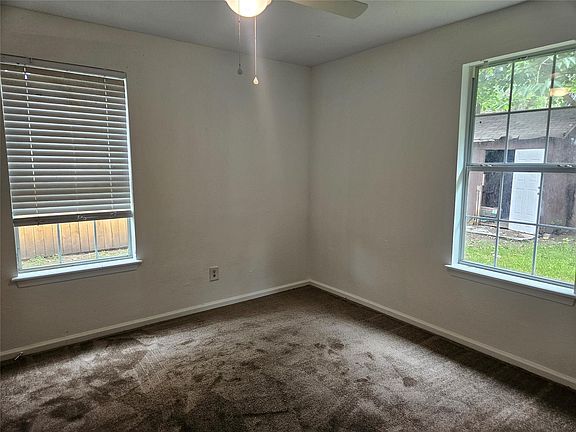 3rd image of 302 Grayless St