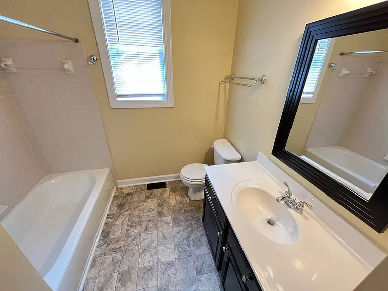 1006 Goldenview Ct — Photo 19