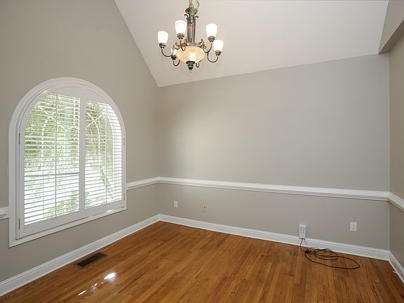 4th image of 435 Plantain Ter