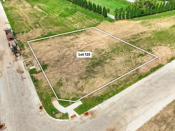 125 Edenbrook Ln, Dubuque, IA 52003