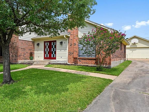 2nd image of 3702 Valley Oaks Dr