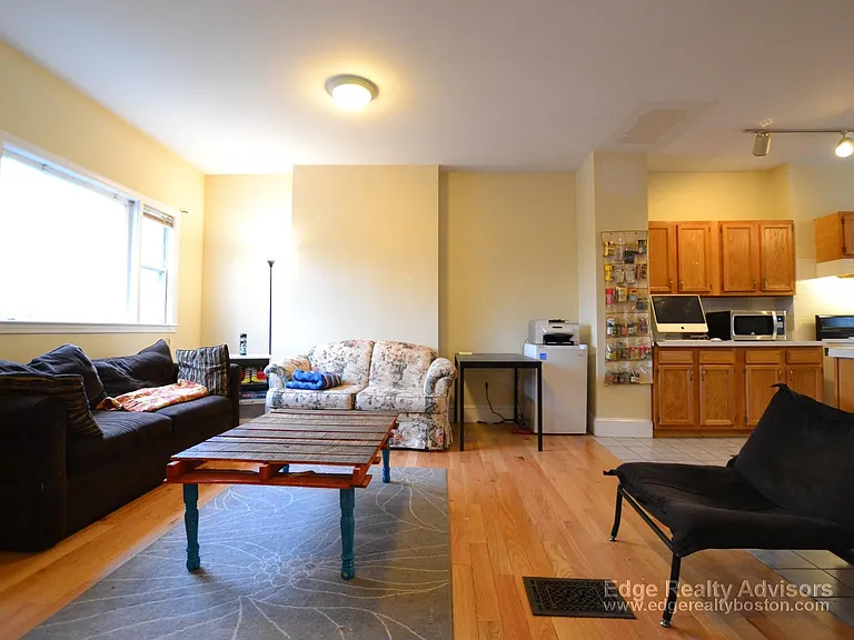 14 Woodmont St — Photo 5