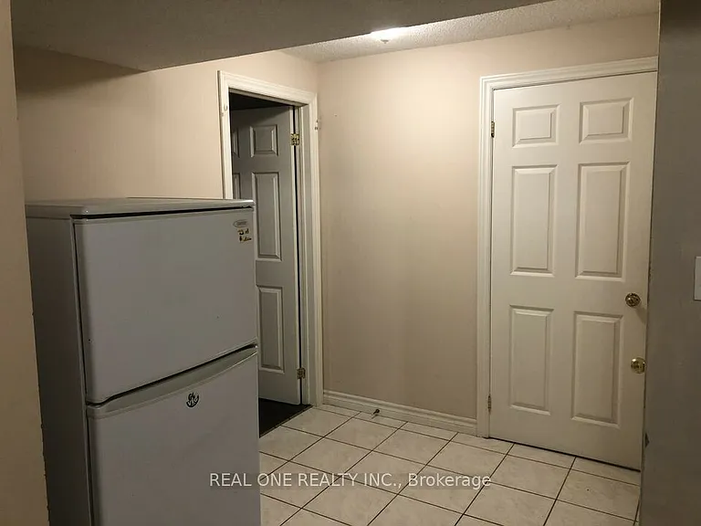 160 Elson St #1 — Photo 3