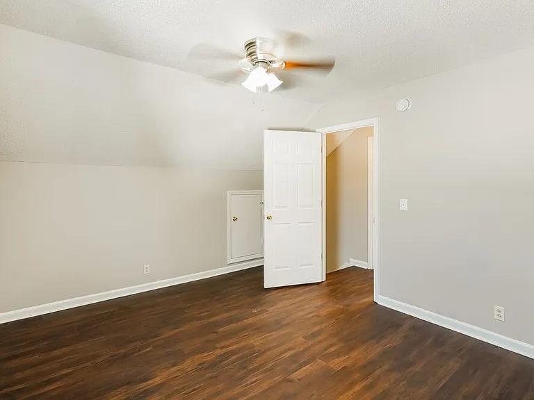 1464 Rochester Dr — Photo 15