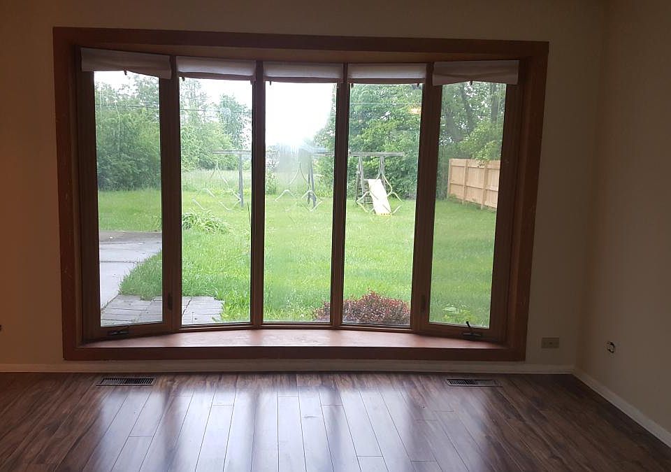 Living Room 1 Full Bay Window