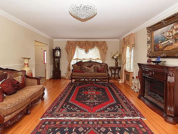 4th image of 86-25 Chelsea St Unit 1