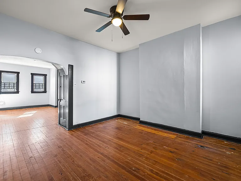 450 W 23rd St — Photo 8