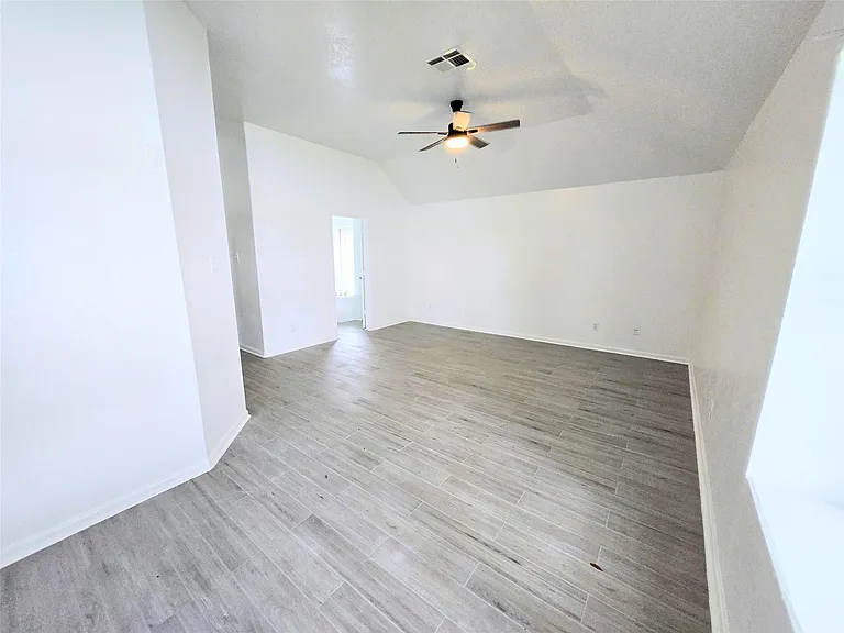 4018 Crystal Lake Cir N — Photo 21