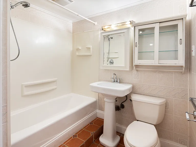 4 Yale St #1 — Photo 15