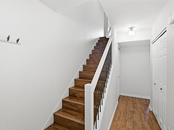 5th image of 249 Kitchener Cres #5