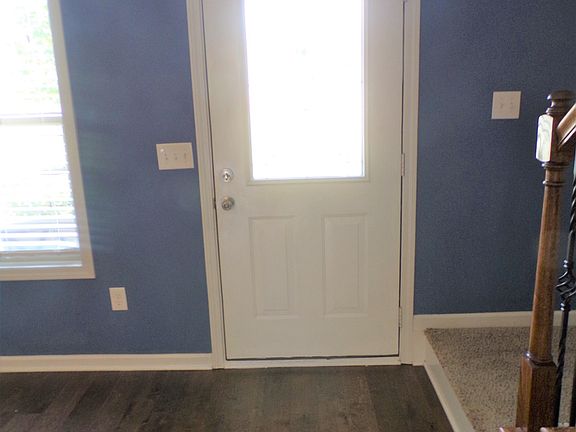 3rd image of 111 Kestrel Cir