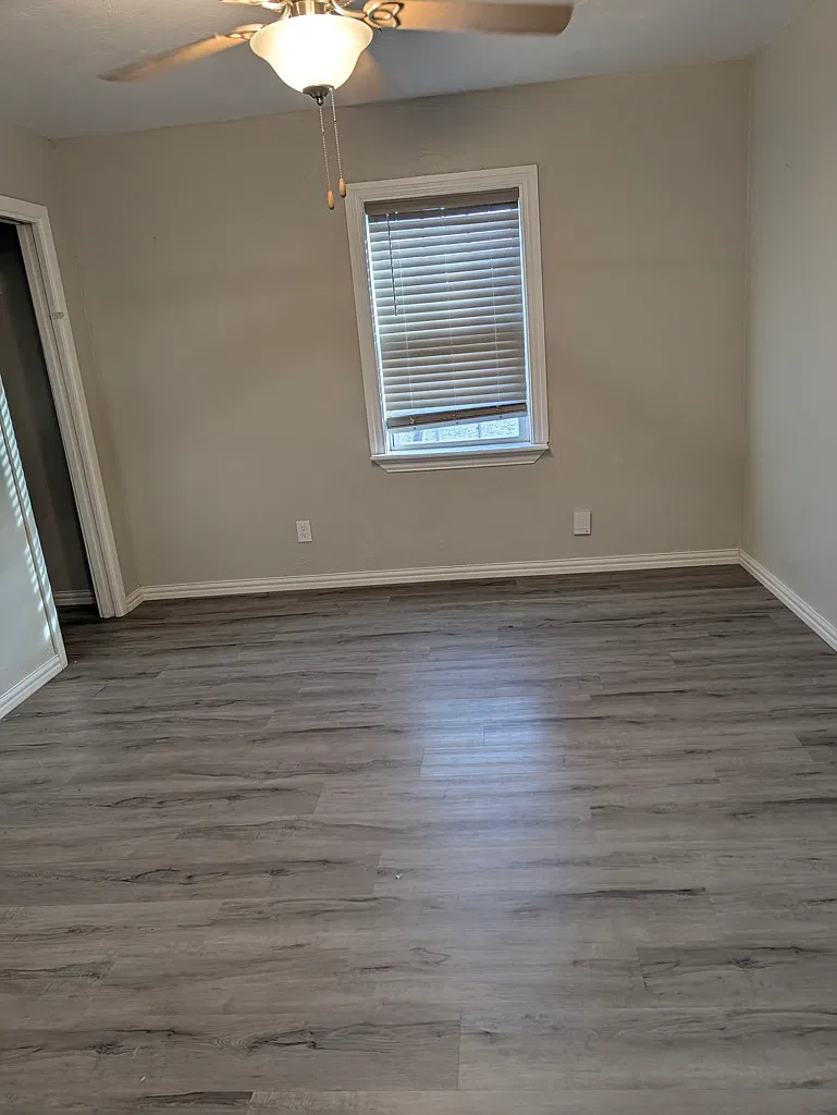 Spacious 4-Bed Single Family Home . — Photo 3