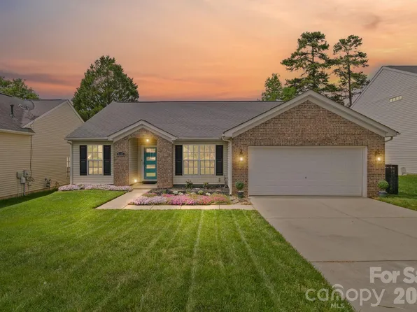 8409 Ewen Cir, Charlotte, NC 28269