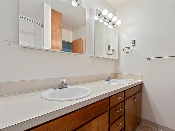 Bathroom vanity