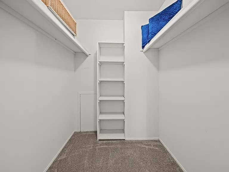 Park Lane Apartments — Photo 17