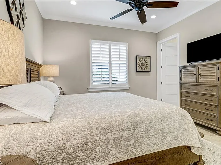 6487 Warwick Ave — Photo 22