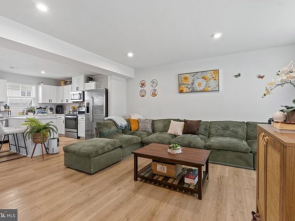 4th image of 10527 Price Dr