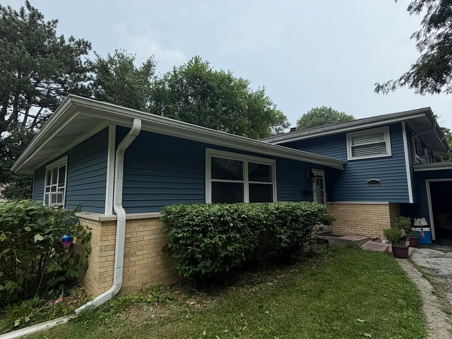 Prairie Lawn Rd, Glenview — Photo 1
