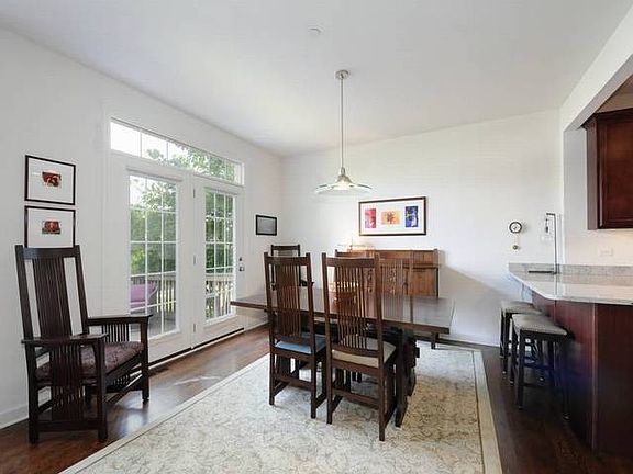 5th image of 1018 Hickory Dr
