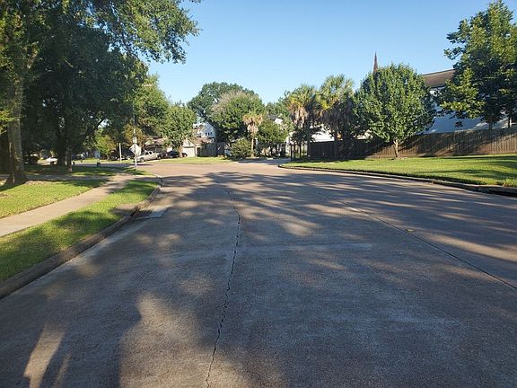 4th image of 8403 Battleoak Dr