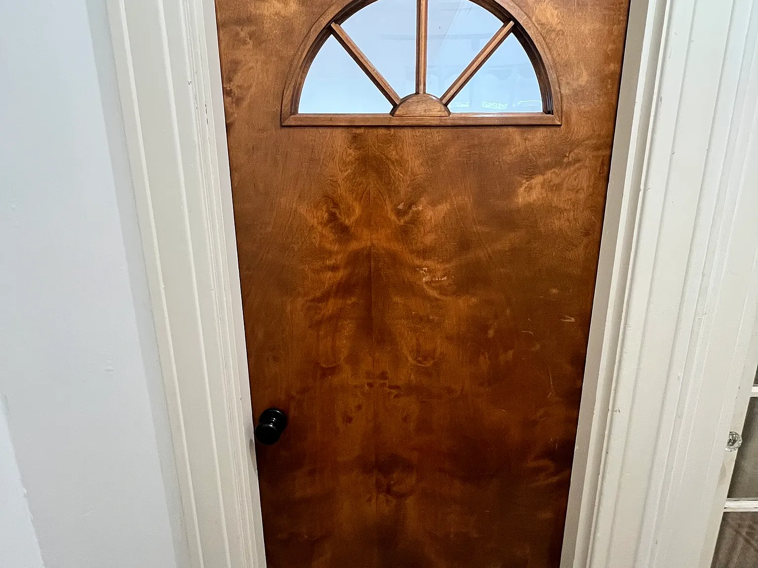 2 bed, 1.0 bath, 2400 sqft, $2,100 — Photo 2