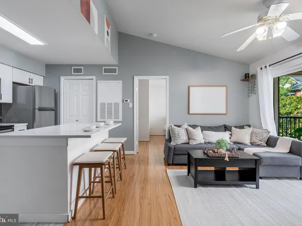 3312 Wyndham Cir APT 306, Alexandria, VA 22302