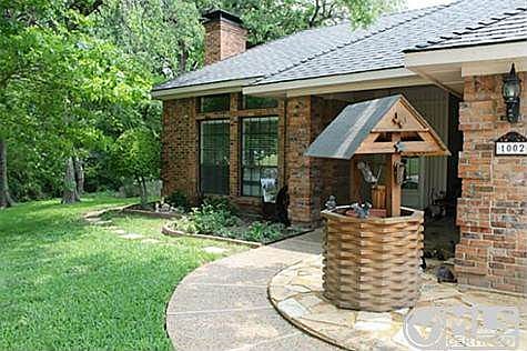3rd image of 1002 Holli Ln