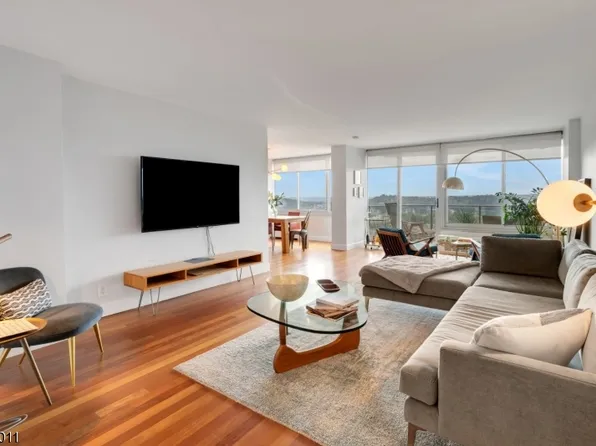 1 Claridge Dr #723, Verona Twp., NJ 07044