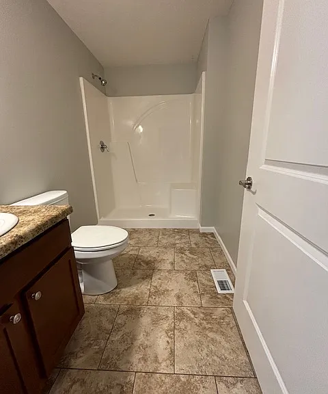 911 N Riverside Dr #6 — Photo 10