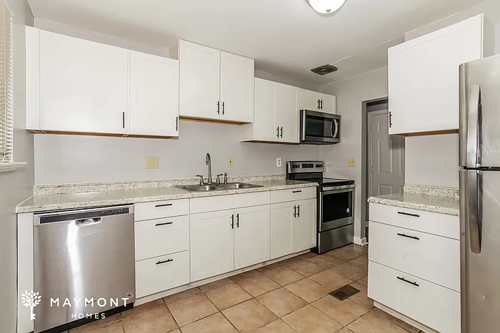 11559 Fremantle Dr — Photo 3