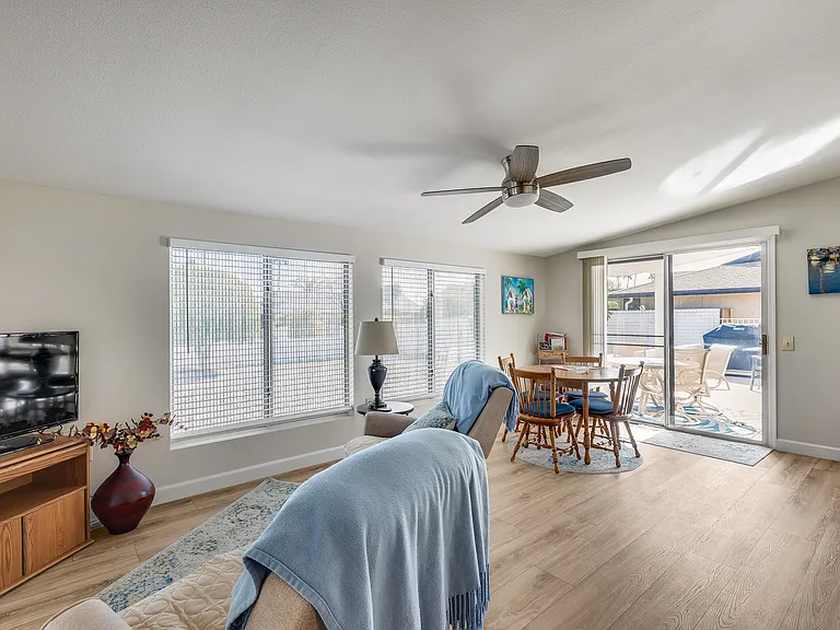 21423 N Palm Desert Dr — Photo 9