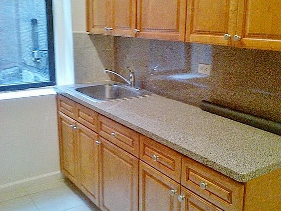 3rd image of 395 Fort Washington Ave APT 4