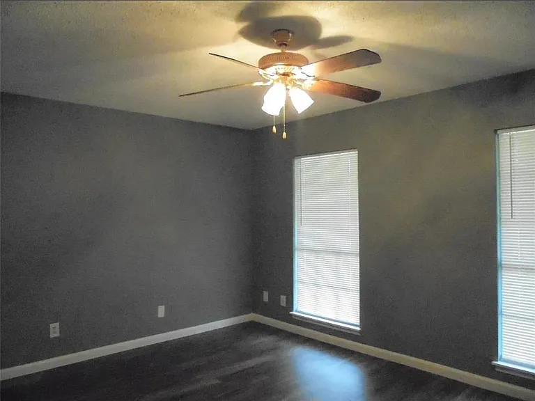 825 Plummer Dr — Photo 5