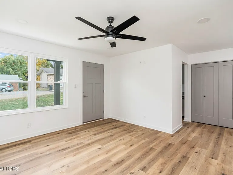 811 Flanders Ln #5 — Photo 4