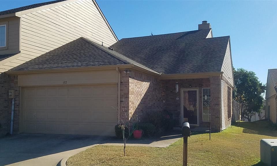 1st image of 812 Saint Andrews Ct