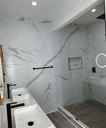 4th image of 4625 SW 32nd Ave #1C