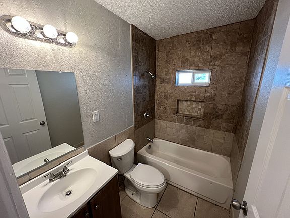 4th image of 153 E Baylor St Unit 4