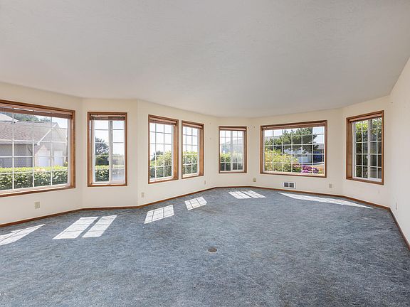 5th image of 989 NW Estate Dr