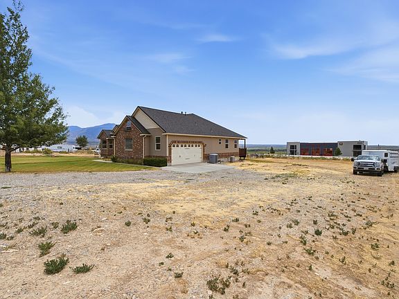 5th image of 2567 W Rim Rock Dr