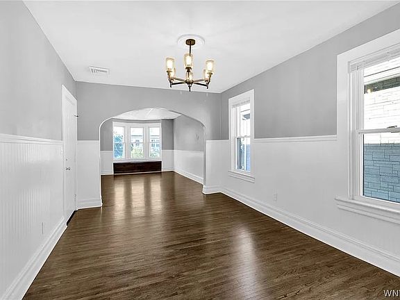 2nd image of 27 Como Ave #2