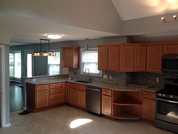 Extra-large kitchen with vaulted ceiling and granite counter tops.