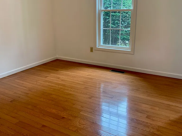 Dining Room w/hardwood floors