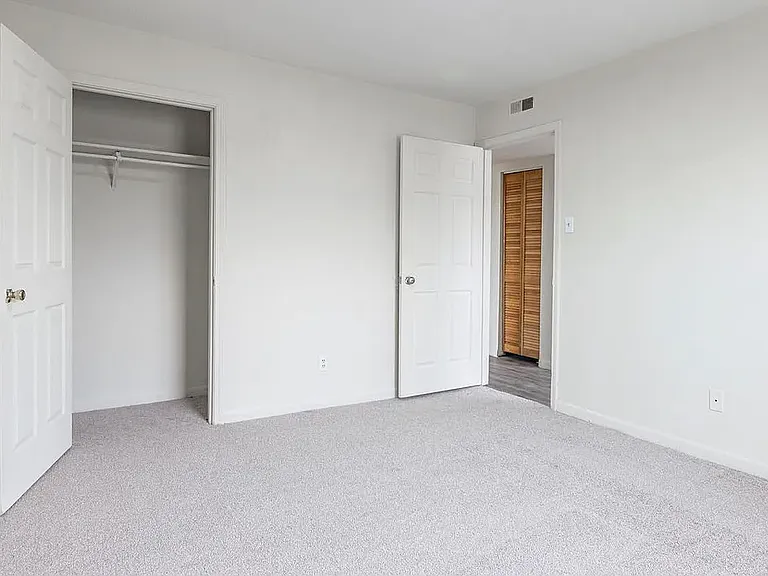 Oak Tree Apartments — Photo 4