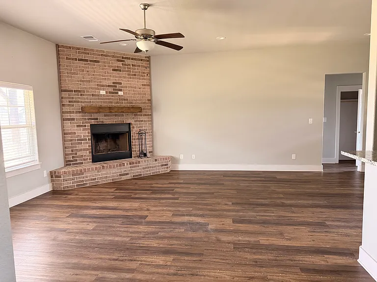 1202 Delmar Dr — Photo 7