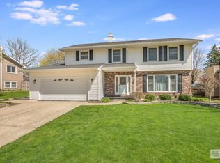 1061 Grenada Dr, Aurora, IL 60506