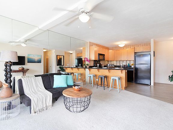 2nd image of 430 Kaiolu St #Penthouse