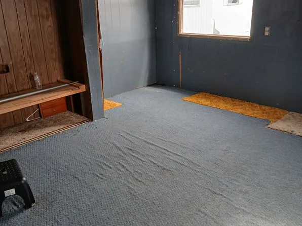 Hillcrest Mobile Home Community, 1220 E 2nd St #14, Webster City, IA 50595