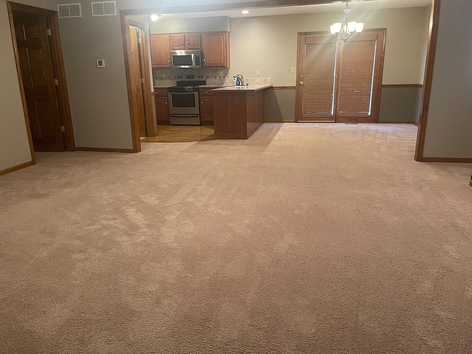 2 bed, 2.5 bath, 1900 sqft, $1,800 — Photo 3