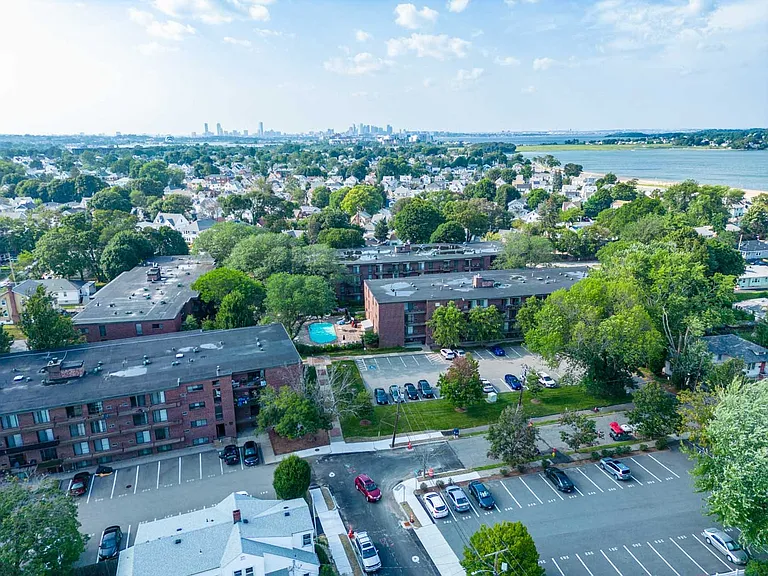 Quincy Commons — Photo 10