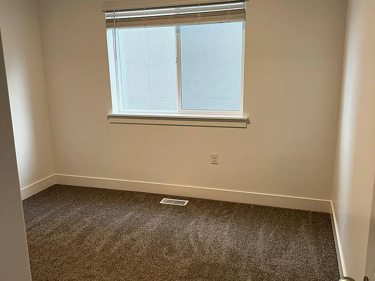 932 N Olson Dr — Photo 30
